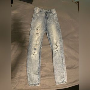 LIGHT BLUE RIPPED SKINNY JEANS